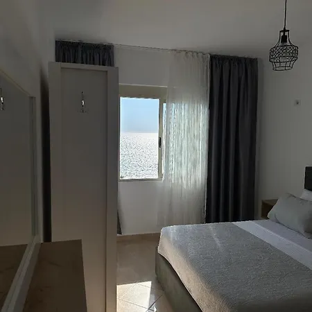 Nazo Sea View Pensjonat Kryemëdhej